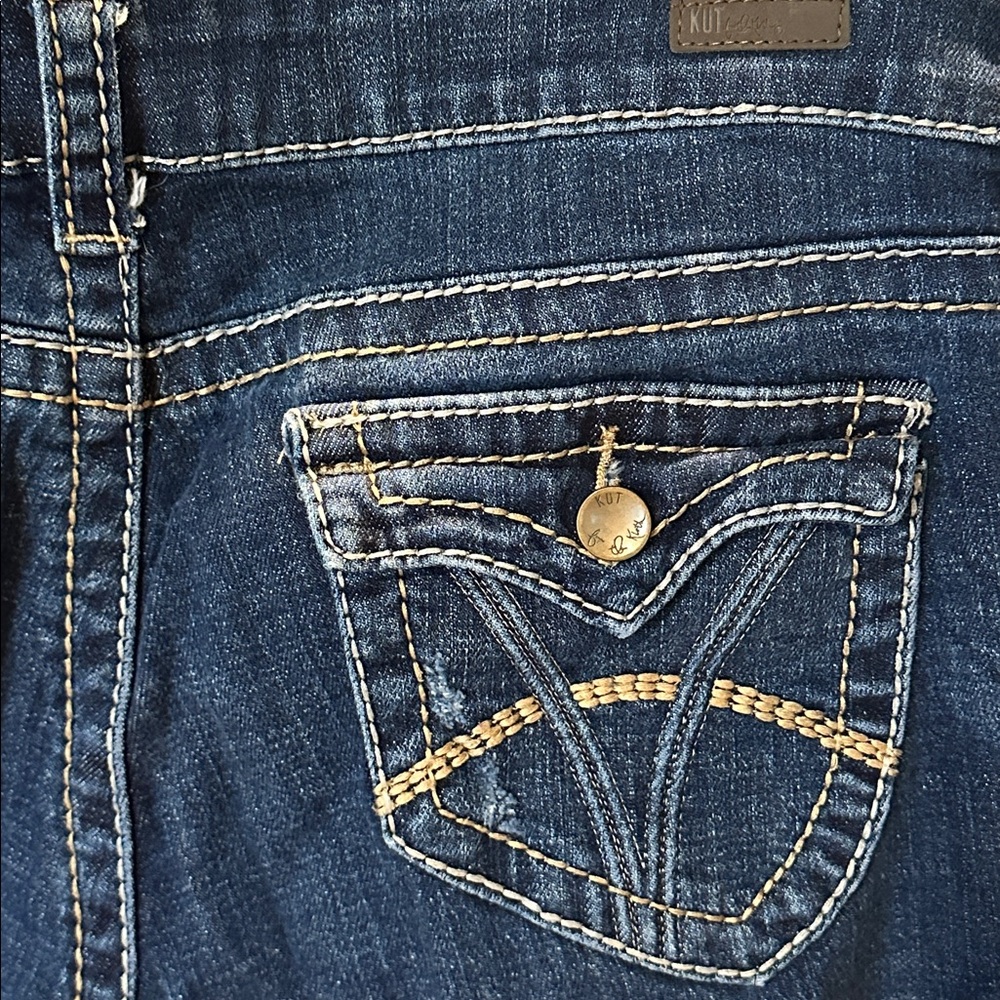 Kut from the Kloth Natalie Bootcut Jeans. Size 10 - Picture 5 of 10